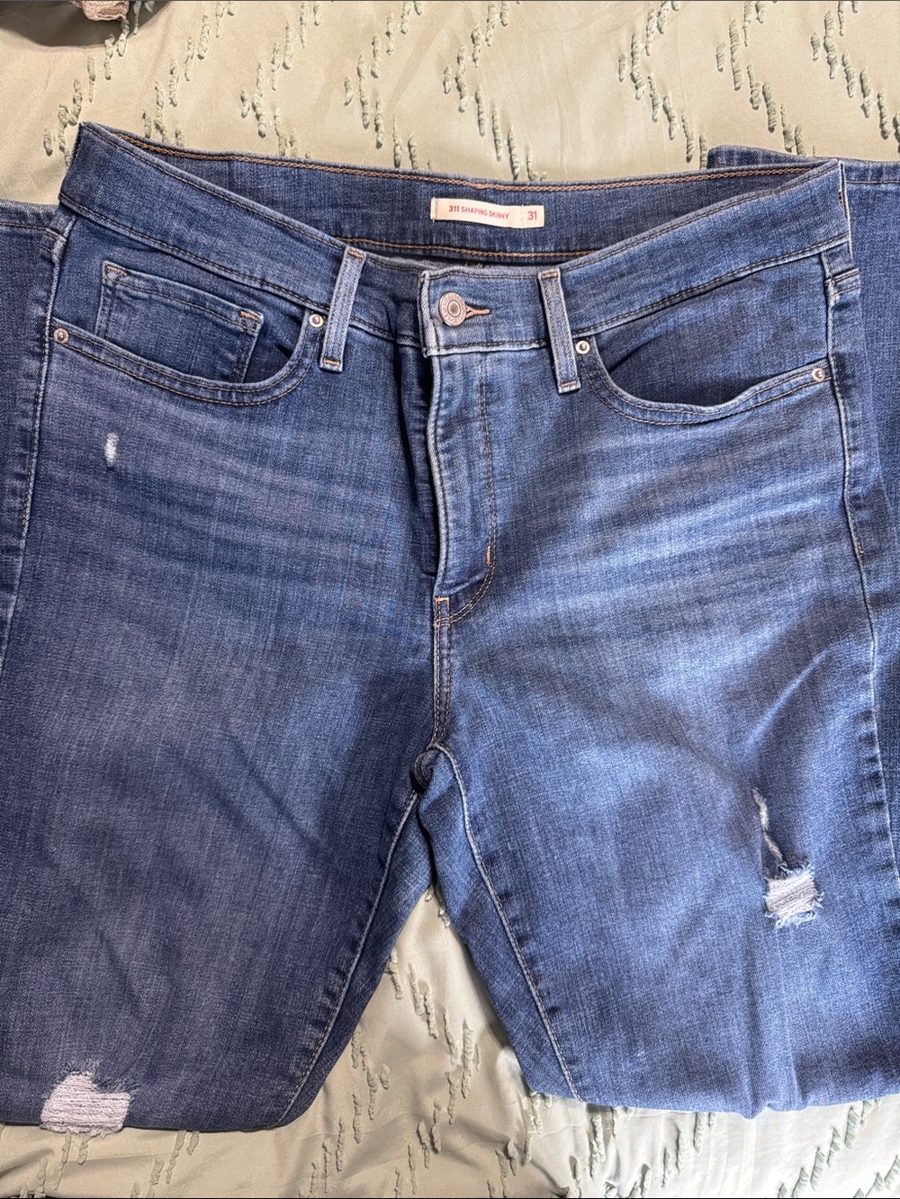 Women's Levi’s 311 Shaping Skinny Jeans size 31 - Classic Mid Wash